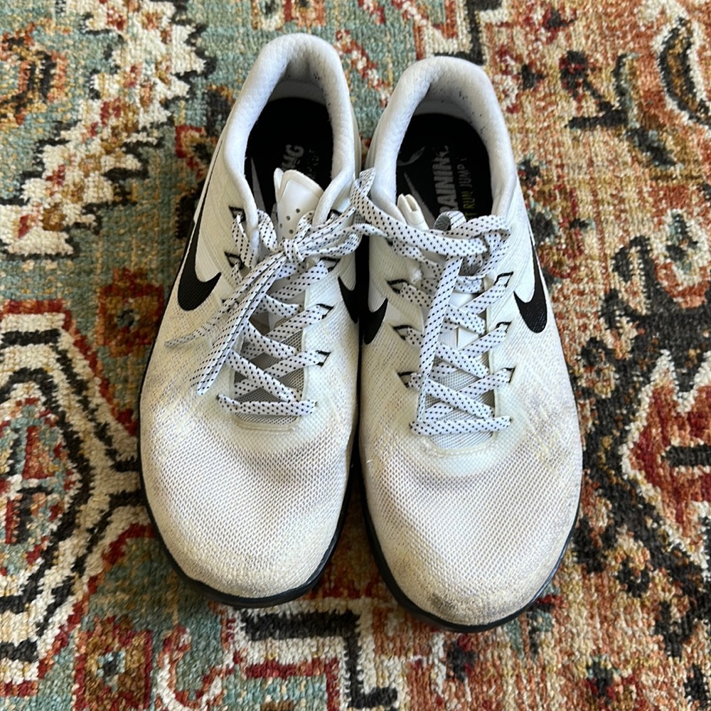 womens white metcons